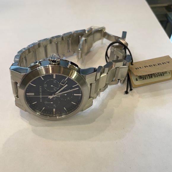 Burberry watch - Picture 9 of 12